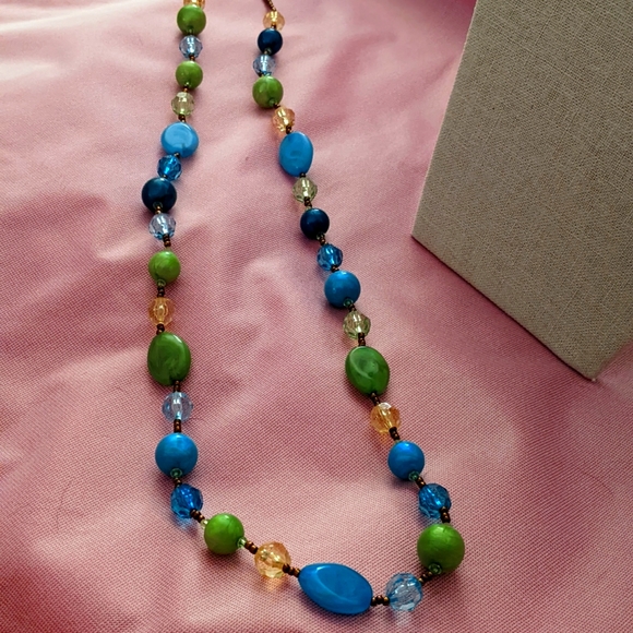 Jewelry - Multi Color and Shapes Bead Necklace